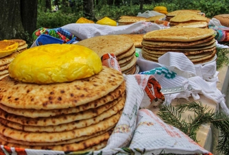 Taste the local cuisine