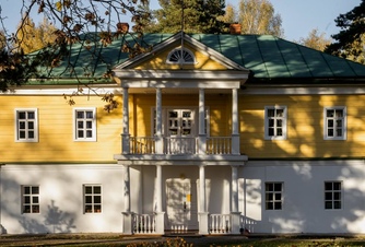 Pay a visit to the Pushkin estate in the village of Lvovka