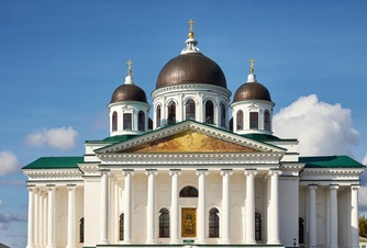 Начать прогулку по Арзамасу с Соборной площади