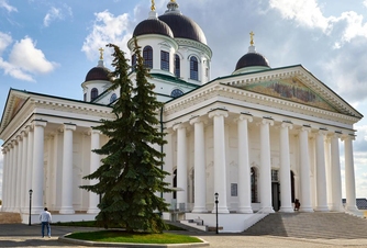 Начать прогулку по Арзамасу с Соборной площади