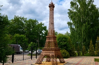The Eiffel Tower and Tower Bridge (The Miniature Park)