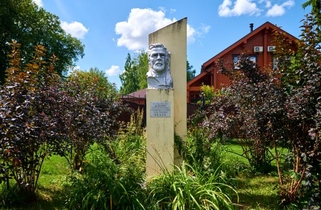 Памятник Антону Чехову