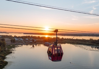 A cable car ride and a visit to the Pechersk Monastery