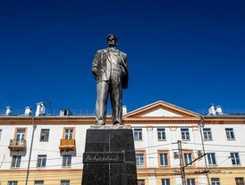 Памятник Владимиру Маяковскому
