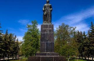 Площадь Дзержинского и памятник Дзержинскому