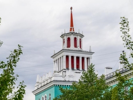 Дом со шпилем