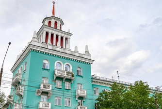 Начать свой визит в Дзержинск с изучения сталинской архитектуры