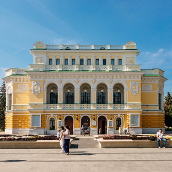 Нижегородский театр драмы имени Горького: спектакли на все времена, Шаляпин и самая роскошная в городе люстра