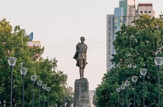 Памятник Максиму Горькому