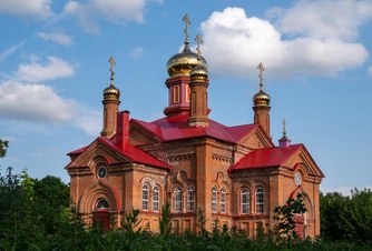 Пройтись по местным святыням 