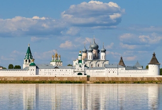 Прогуляться по территории Макарьевского монастыря