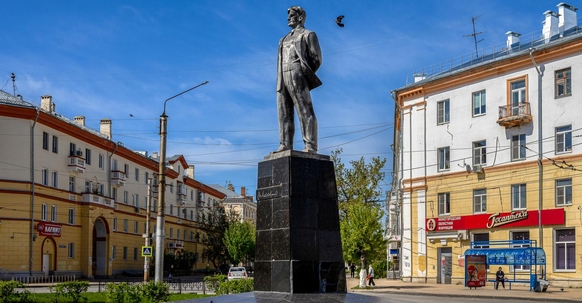 Где искать памятники писателям в Нижнем и области?
