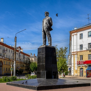 Где искать памятники писателям в Нижнем и области?
