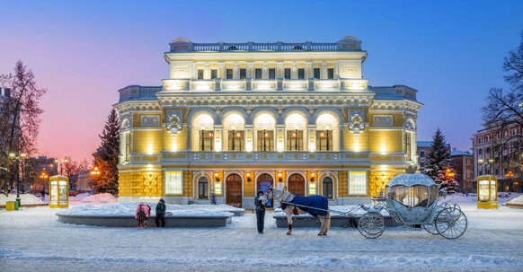 Нижегородский театр драмы имени Горького: спектакли на все времена, Шаляпин и самая роскошная в городе люстра