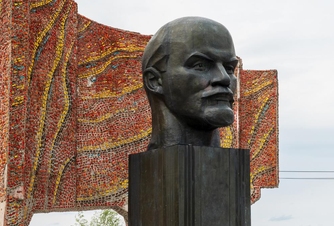 Увидеть необычный памятник Ленину