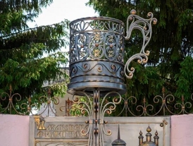 Памятник подстаканнику