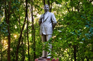 Памятник Максиму Горькому