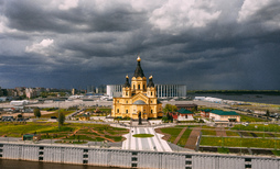 Стрелка и Храм Александра Невского