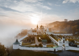 A cable car ride and a visit to the Pechersk Monastery